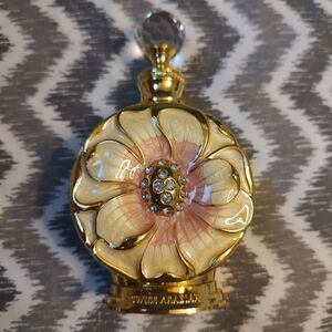 Elegant Gold and Cream Flower Accent